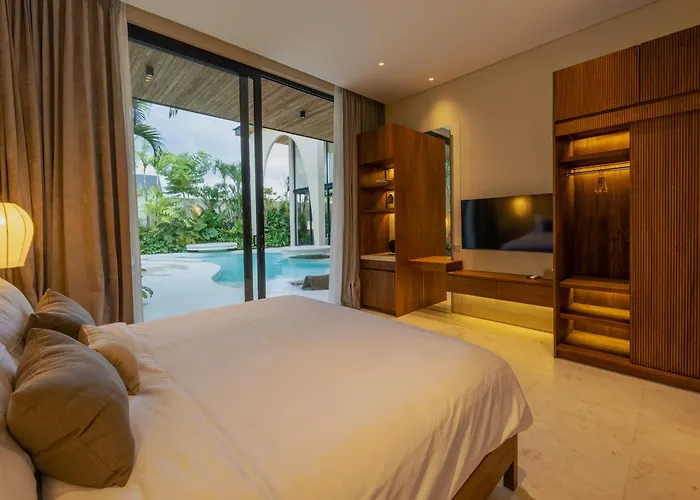 Seminyak 6br Tropical With Huge Curvy Pool チャングー