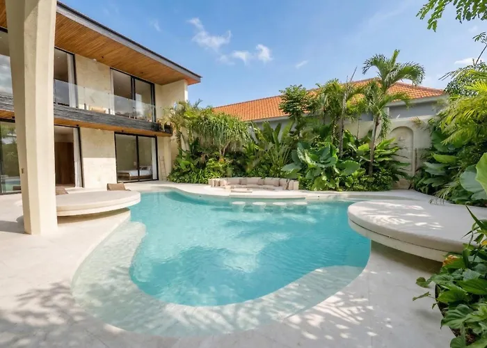 Seminyak 6br Tropical With Huge Curvy Pool チャングー