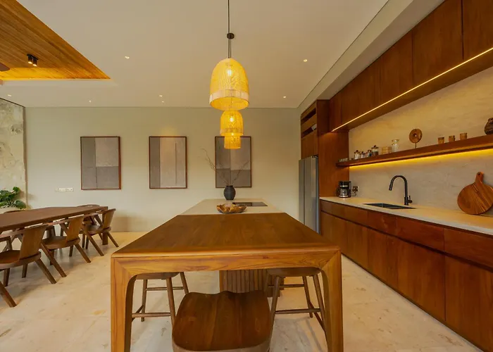 Seminyak 6br Tropical With Huge Curvy Pool