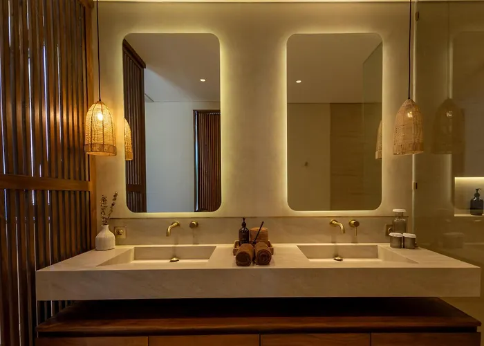 Seminyak 6br Tropical With Huge Curvy Pool チャングー