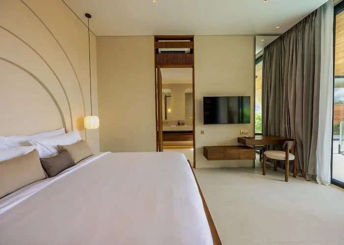Seminyak 6br Tropical With Huge Curvy Pool ヴィラ チャングー