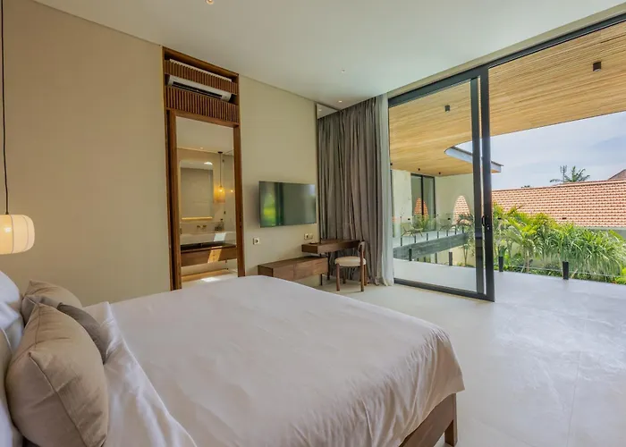 Seminyak 6br Tropical With Huge Curvy Pool チャングー