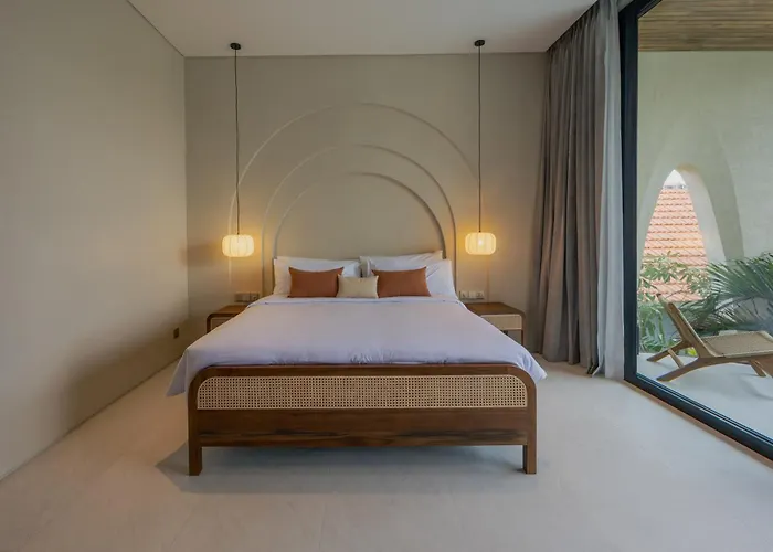 Seminyak 6br Tropical With Huge Curvy Pool