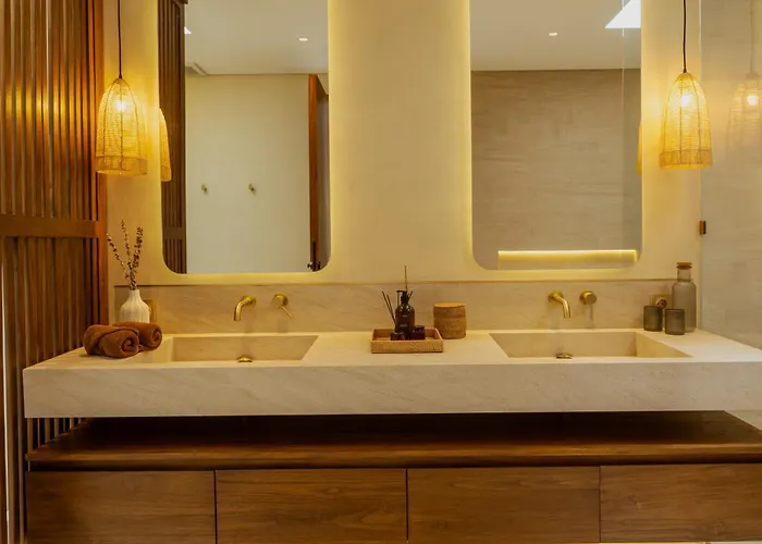 Seminyak 6br Tropical With Huge Curvy Pool チャングー