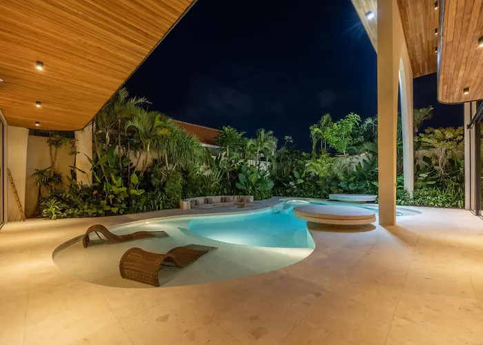 Seminyak 6br Tropical With Huge Curvy Pool チャングー